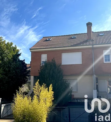 Casa adossada a Sariegos