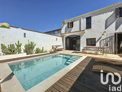 Village house in Sant Jaume dels Domenys