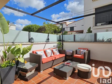 Casa adossada a Sant Pere de Ribes