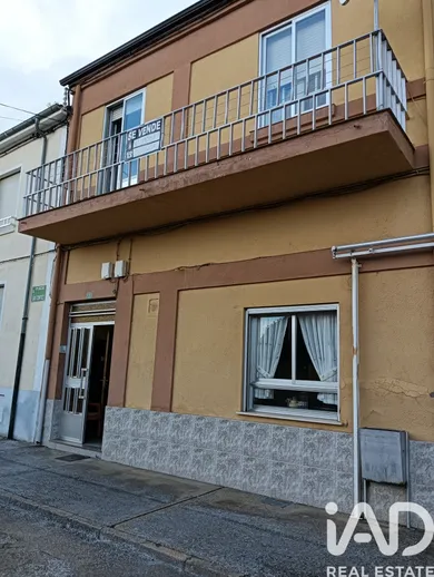 Casa de poble a Miñambres de la Valduerna