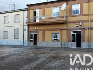 Village house in Miñambres de la Valduerna