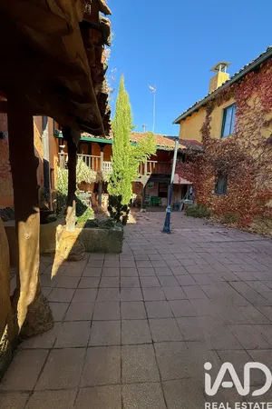 Casa de poble a Valdefresno