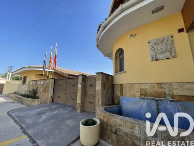 Edificio en Aielo de Malferit