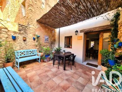 Village house in Ginestar