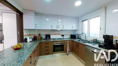 Casa adossada a Santa Oliva