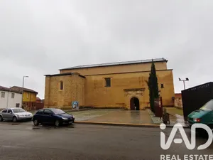 Edificio en Mansilla de las Mulas
