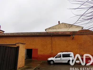 Building in Mansilla de las Mulas