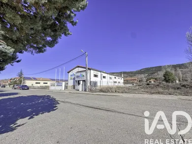 Edificio en Alcalá de la Selva