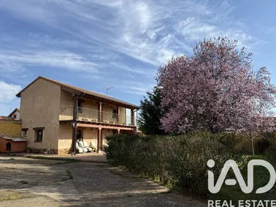 Apartment in house in Villasinta de Torio