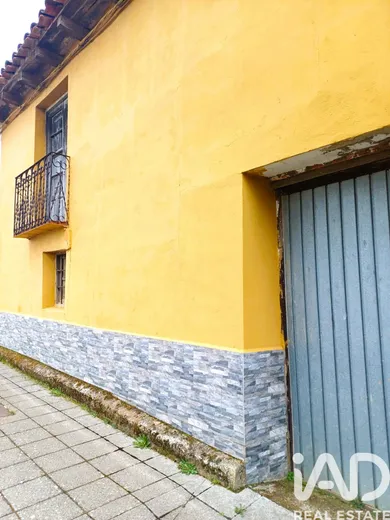 Village house in Valverde de la Virgen
