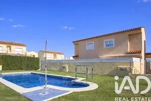 Casa adosada en Mont-roig del Camp