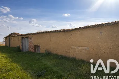 Village house in Villaturiel