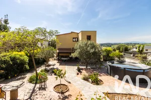 Casa  a La Roca del Vallès