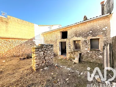 Village house in Tormos