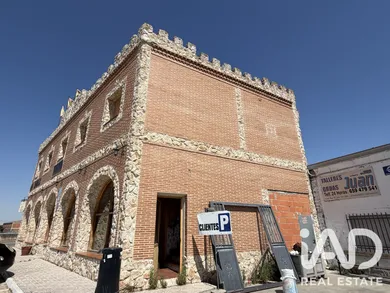 Edificio en ATAQUINES