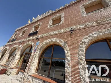 Edificio en ATAQUINES