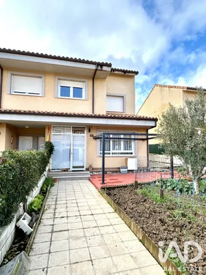 Semi-detached house in Valverde de la Virgen