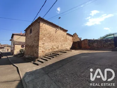 Village house in Val de San Lorenzo