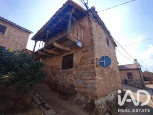 Village house in Val de San Lorenzo
