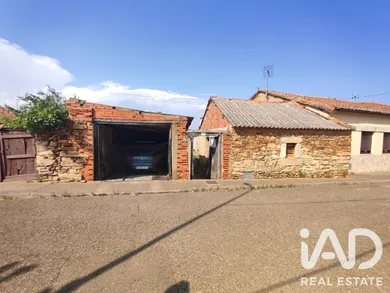 Village house in Val de San Lorenzo