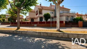 Casa aparellada a Abrera