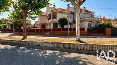 Casa aparellada a Abrera