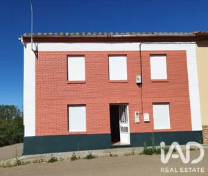 Village house in Pajares de los Oteros