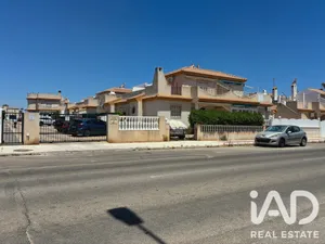 Casa aparellada a Orihuela