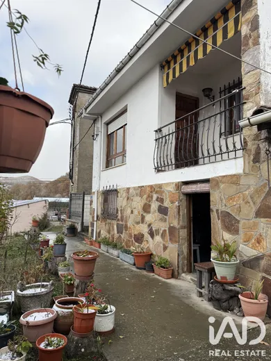 Casa de pueblo en Matallana de Torío