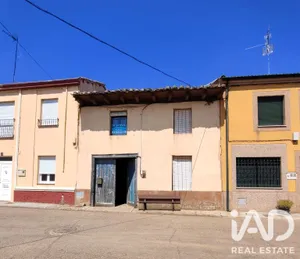 Village house in San Cristóbal de la Polantera