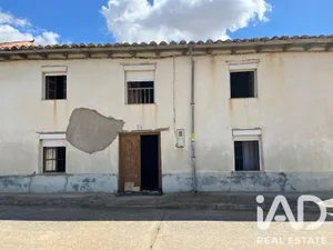 Village house in Cubillas de los Oteros
