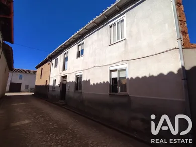 Casa de pueblo en Luyego