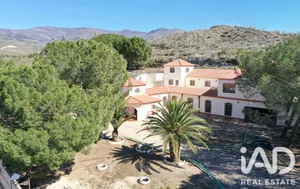 Cortijo en Las Tres Villas