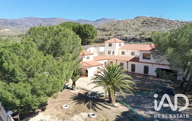 Cortijo en Las Tres Villas