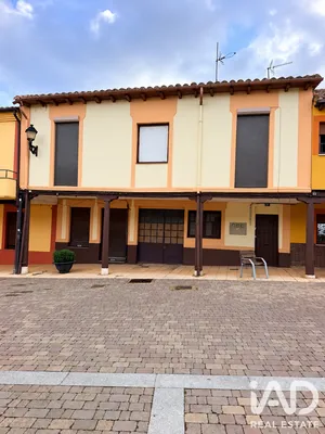 Edificio en Mansilla de las Mulas