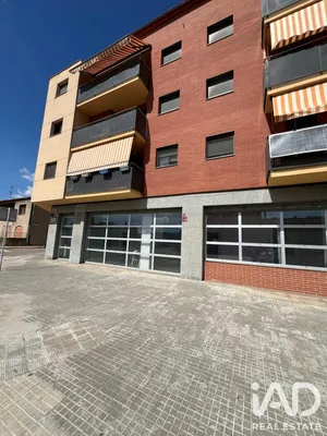 Edificio en Santa Margarida i els Monjos