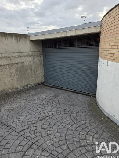 Parking/garage/box à León