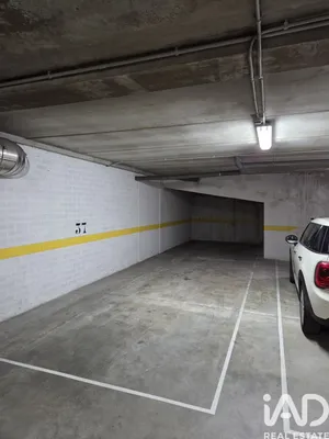Parking/garage/box à León
