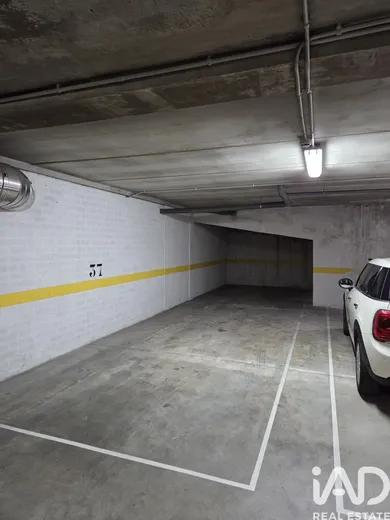 Parking/garage/box à León