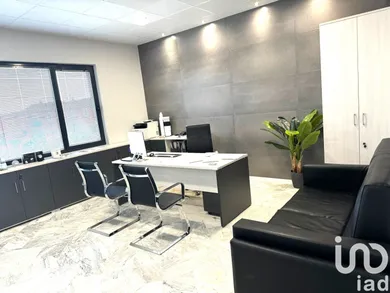 Shop/Premises commercial in Pilas