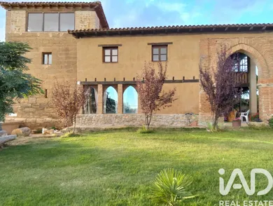 Edificio en Valdunquillo