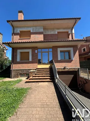 House in Carbajal de La Legua