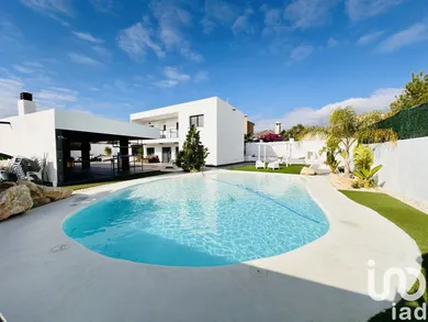 Casa de campo en Urbanización Valle del Sol