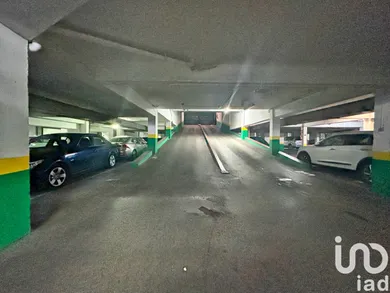 Parking/garage/box à Madrid