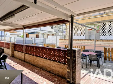 Bar in Piles