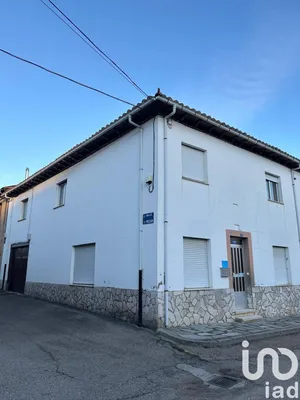 Casa a Santa María de Ordás