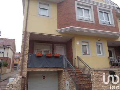 Maison à Villaobispo de Las Regueras