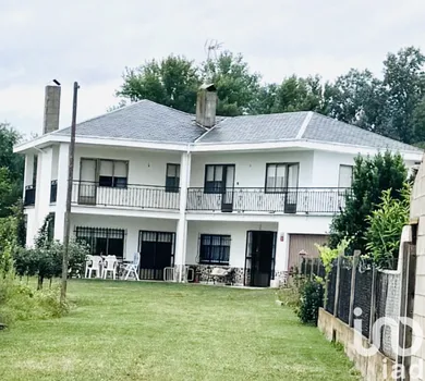 House in Villar de Mazarife