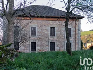 Traditional house in Santa María de Cayón